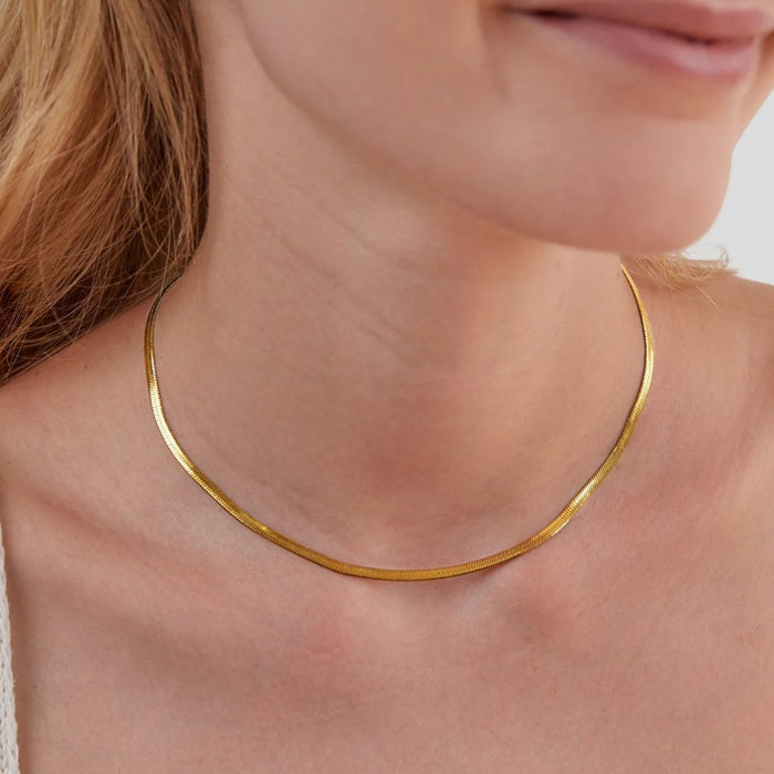 Sara | Gold-Plated Delicate Curved Elisa-marie Necklace