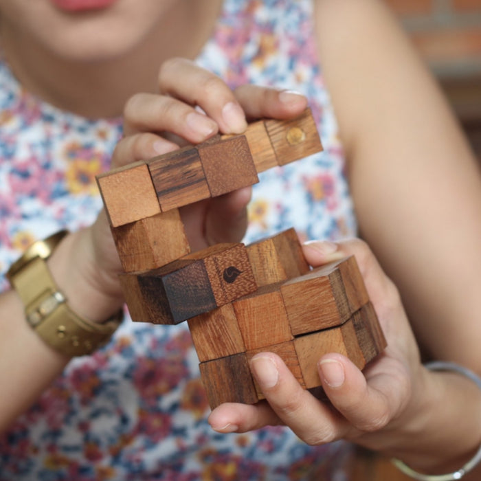 SERPENT CUBE | 57 mm | Monkeypod Wood
