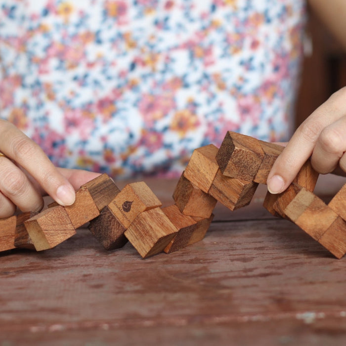 SERPENT CUBE | 57 mm | Monkeypod Wood
