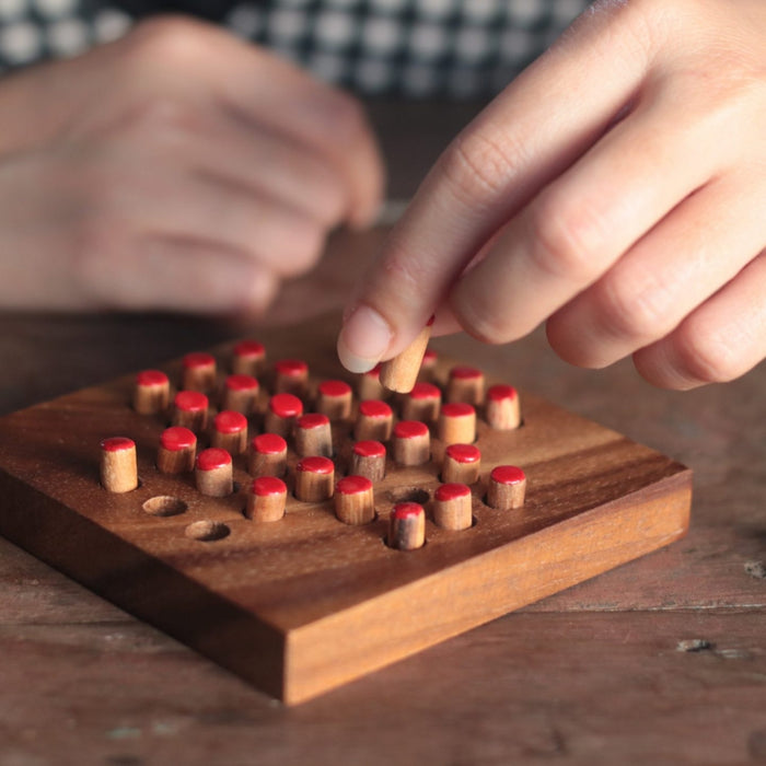 SOLITAIRE with Pegs | 11 cm Board | Monkeypod Wood