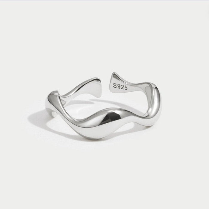 Talía | Minimalist Waves Ring