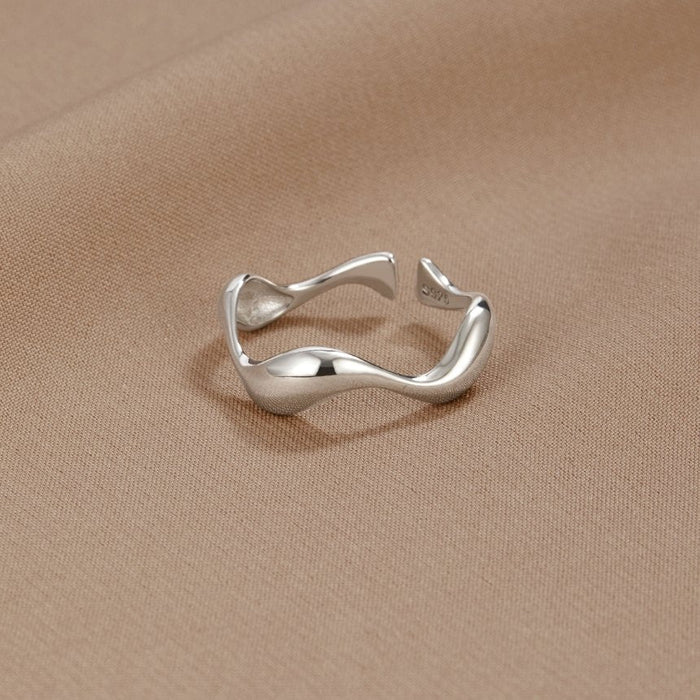 Talía | Minimalist Waves Ring