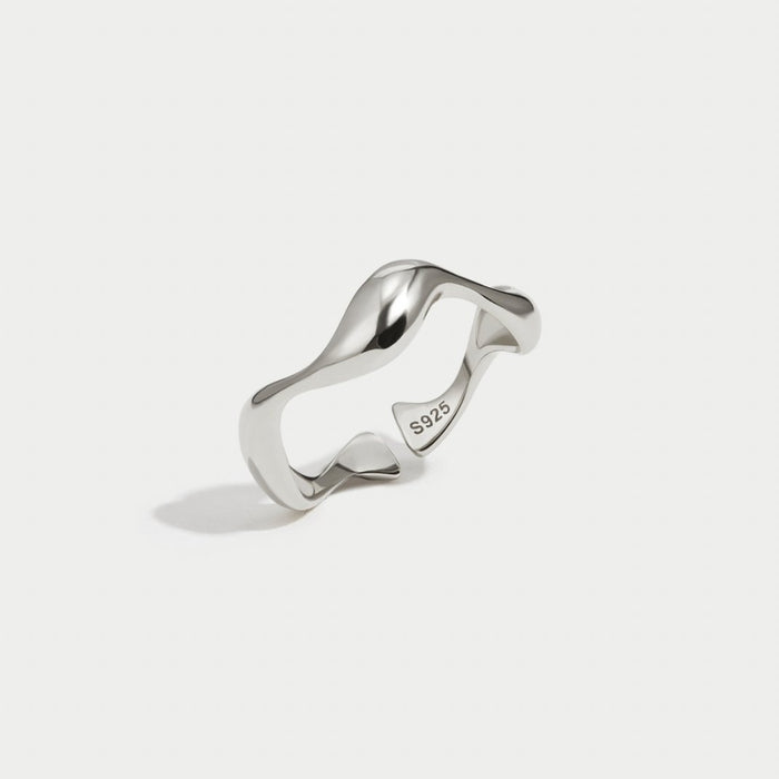 Talía | Minimalist Waves Ring