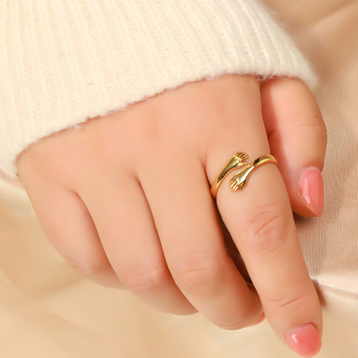 Tereza | Gold-Plated Hug Infinity Ring