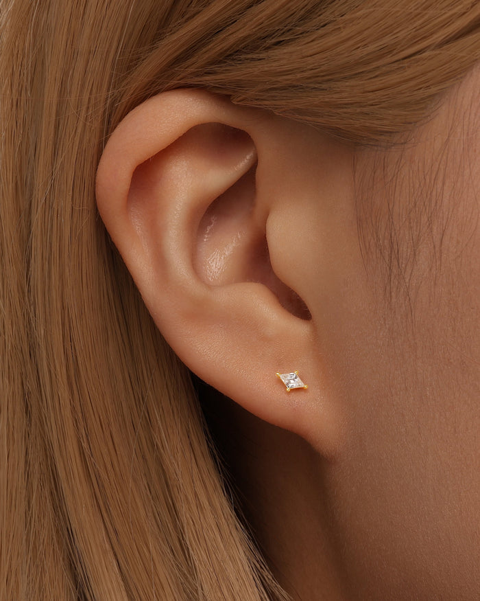 Veronika | Gold-Plated Delicate Earrings with Shine