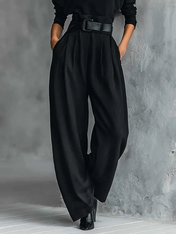 Victoire | Set Black with Neckline High and Trousers