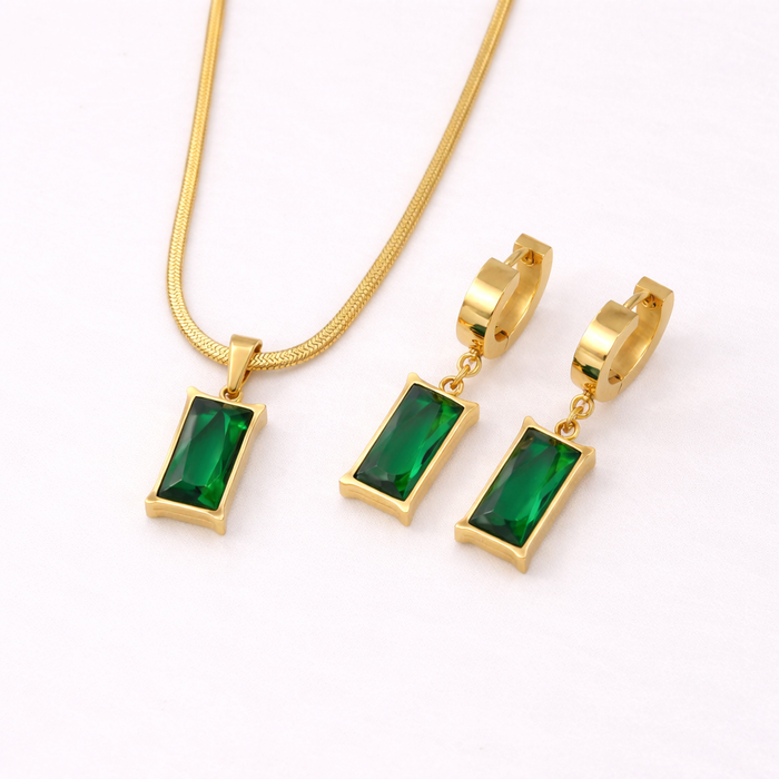 Victoria | Gold-Plated Jewels with Emeralds