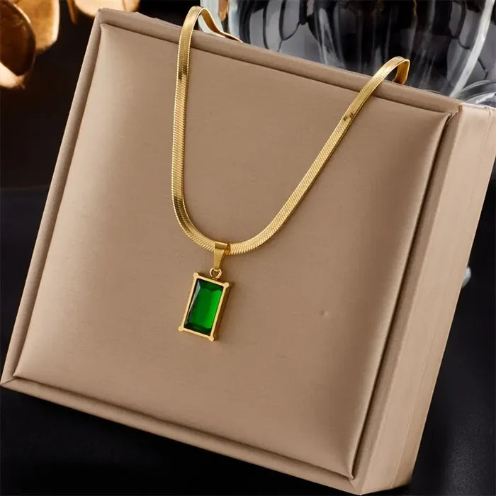 Victoria | Gold-Plated Jewels with Emeralds